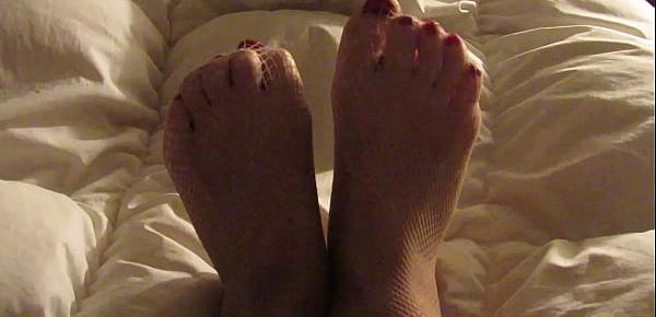  Sexy foot tease [Princess Alexia]